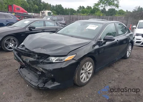 2020 Toyota Camry Le z USA, uszkodzony, nr VIN 4T1L11AK1LU952983